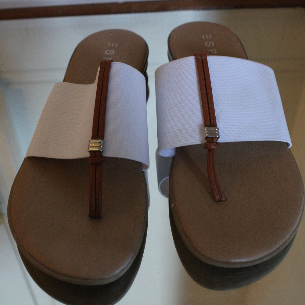 Esprit Nifty Thong Slip-on Sandal